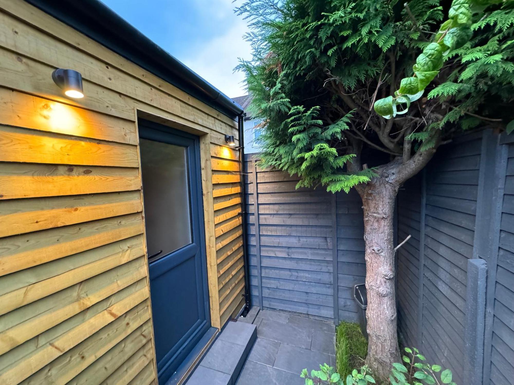 Wild & Free Hot Tub Retreat Apartment Dartford Bagian luar foto