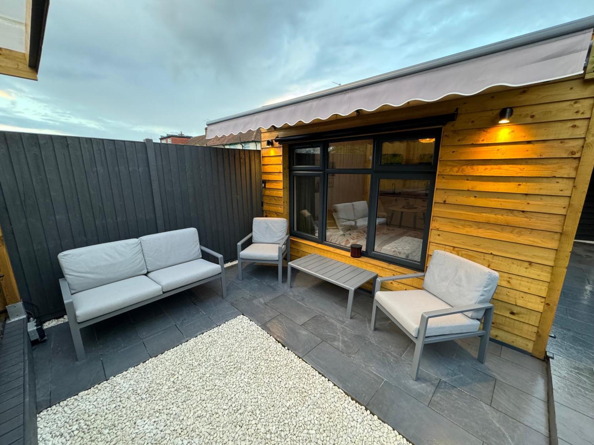 Wild & Free Hot Tub Retreat Apartment Dartford Bagian luar foto
