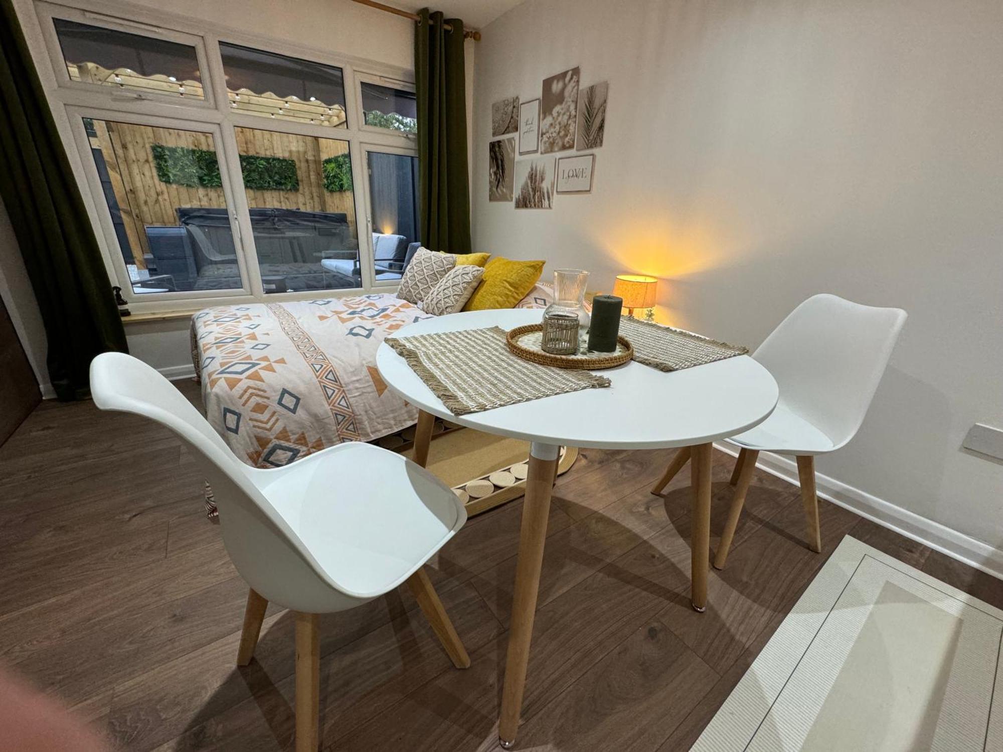 Wild & Free Hot Tub Retreat Apartment Dartford Bagian luar foto