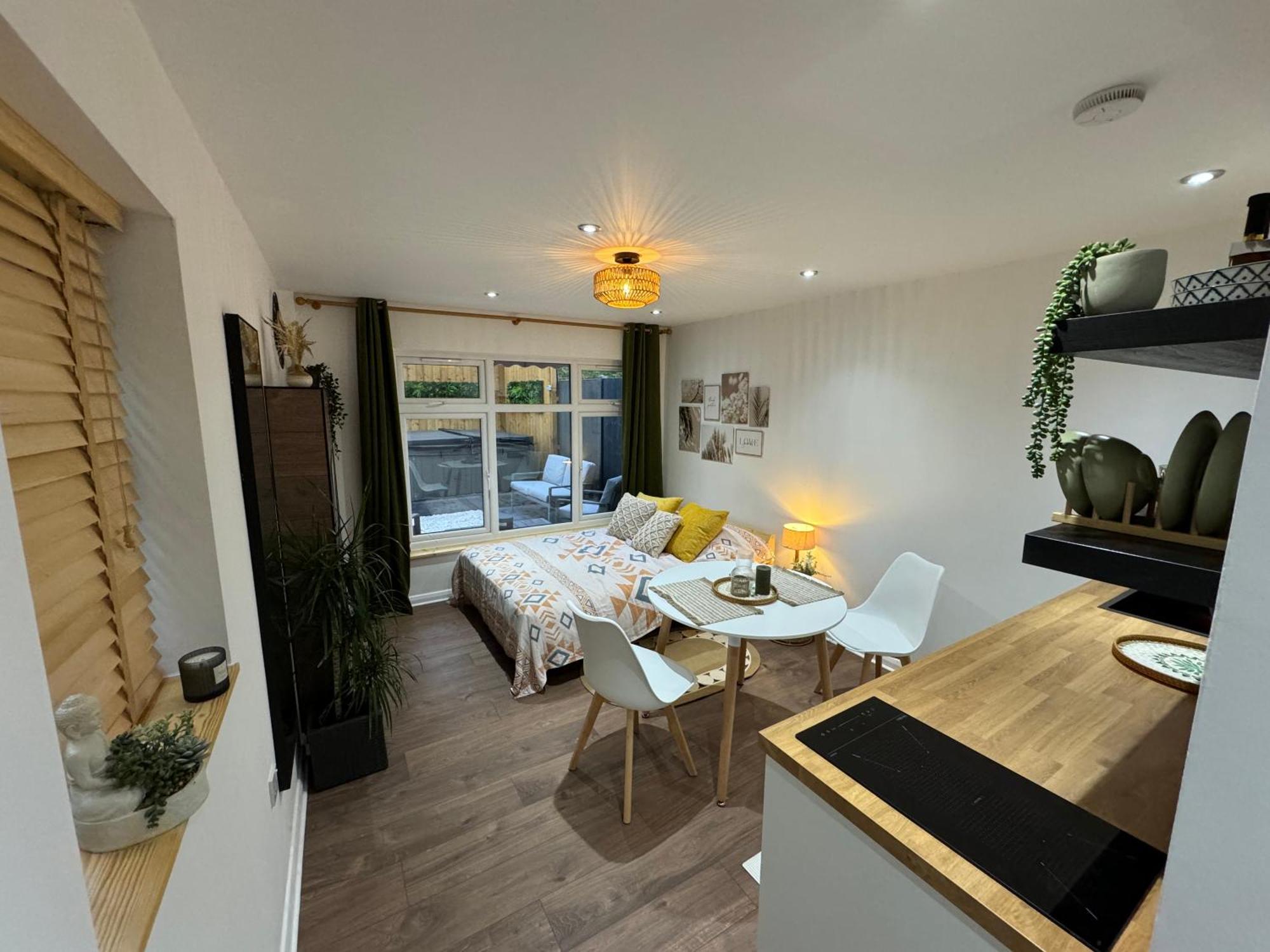 Wild & Free Hot Tub Retreat Apartment Dartford Bagian luar foto