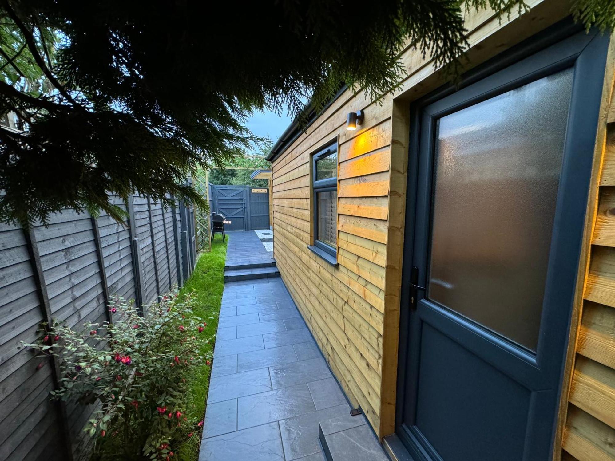 Wild & Free Hot Tub Retreat Apartment Dartford Bagian luar foto