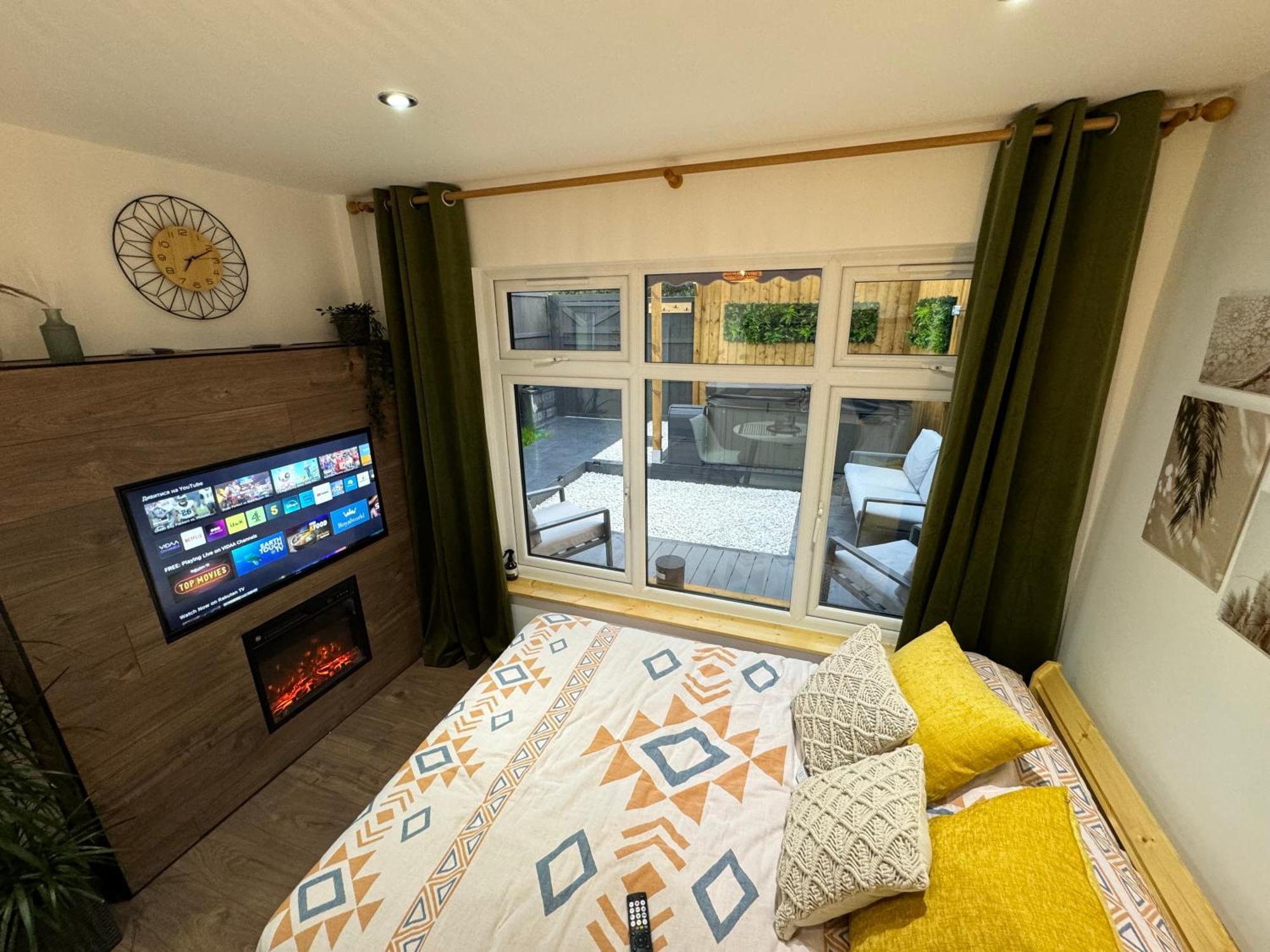 Wild & Free Hot Tub Retreat Apartment Dartford Bagian luar foto